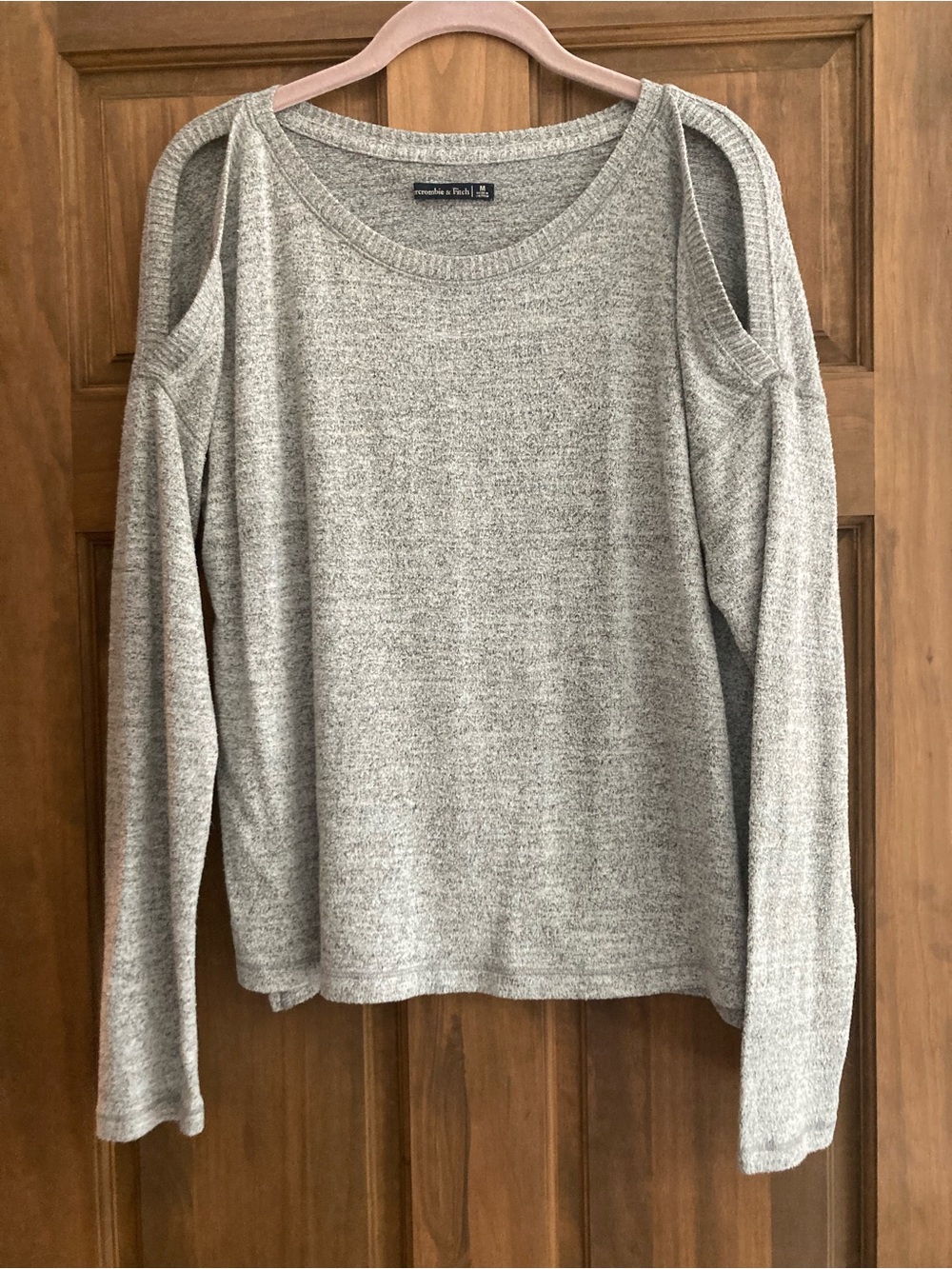 5/$15 Abercrombie & Fitch Gray Cold Shoulders Top Medium